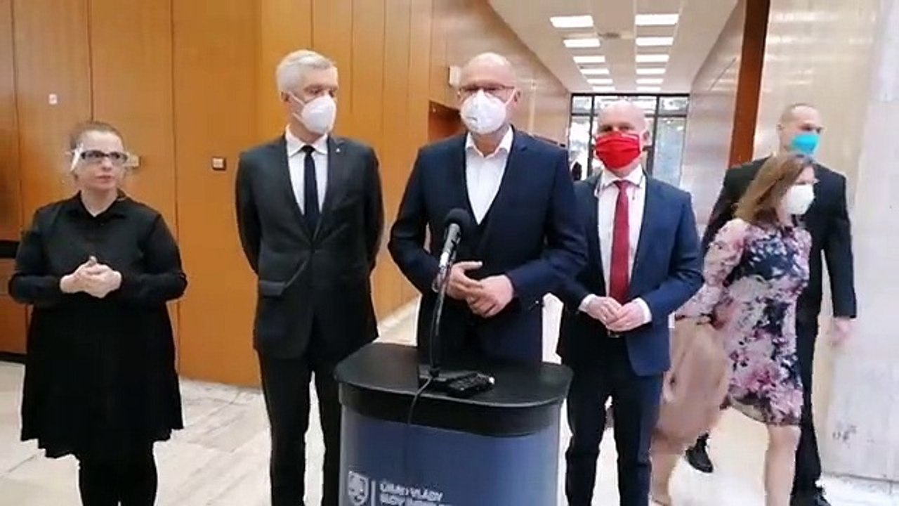 ZÁZNAM: Brífing ministra hospodárstva R. Sulíka