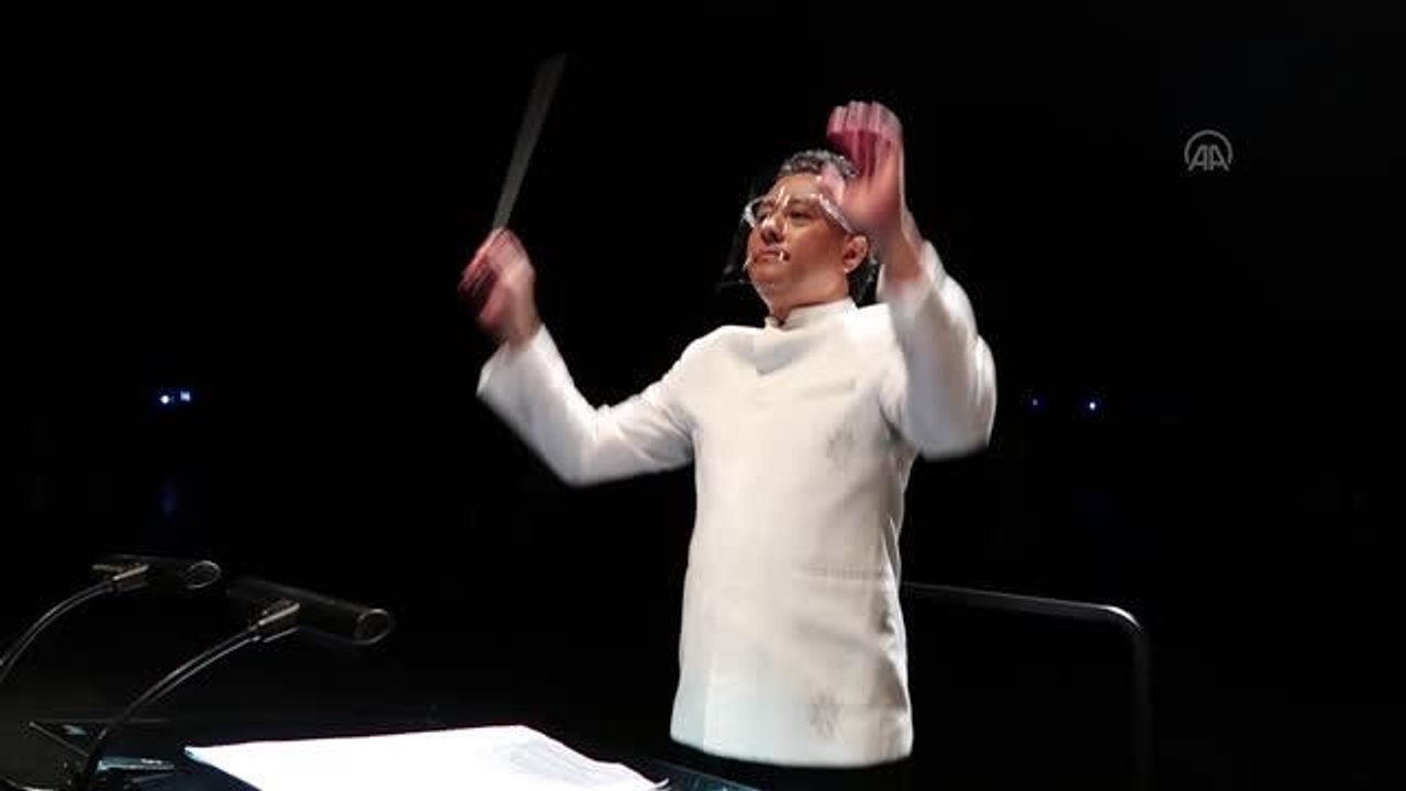 Son dakika haberi | KUALA LUMPUR - Malezya Geleneksel Orkestrası, İstiklal Marşı'nı geleneksel enstrümanlarla çaldı