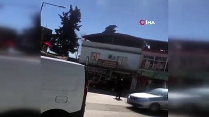 Şiddetli rüzgar çatıyı böyle uçurdu