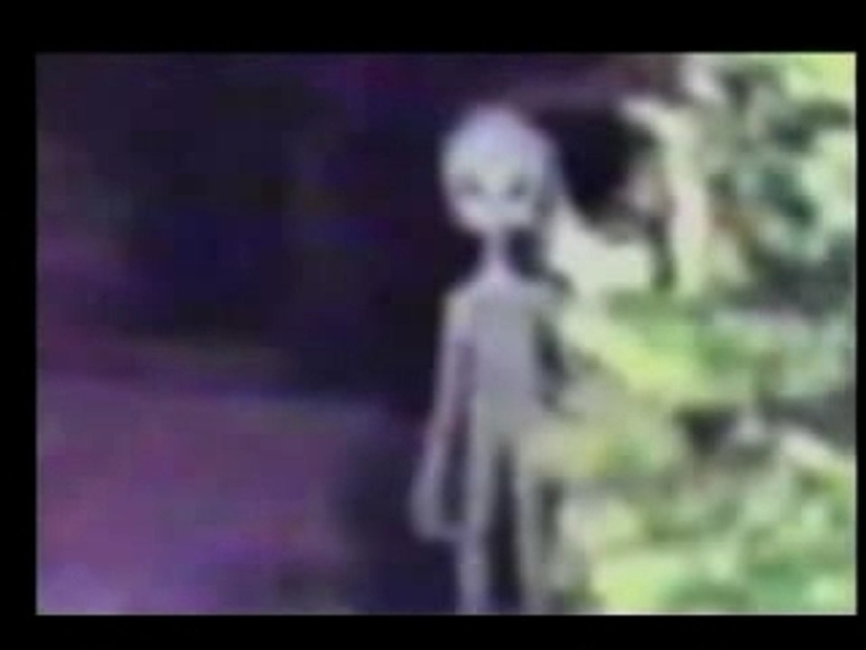 UFO - Alien in Cemetary and By House