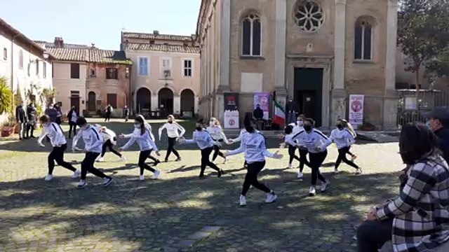 Ostia Antica, flash mob Roma è donna, difendila