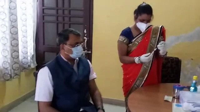 डीएम विशाल भारद्वाज सहित सभी अधिकारियों व कर्मचारियों ने लगवाई कोरोना वैक्सीन की दूसरी डोज