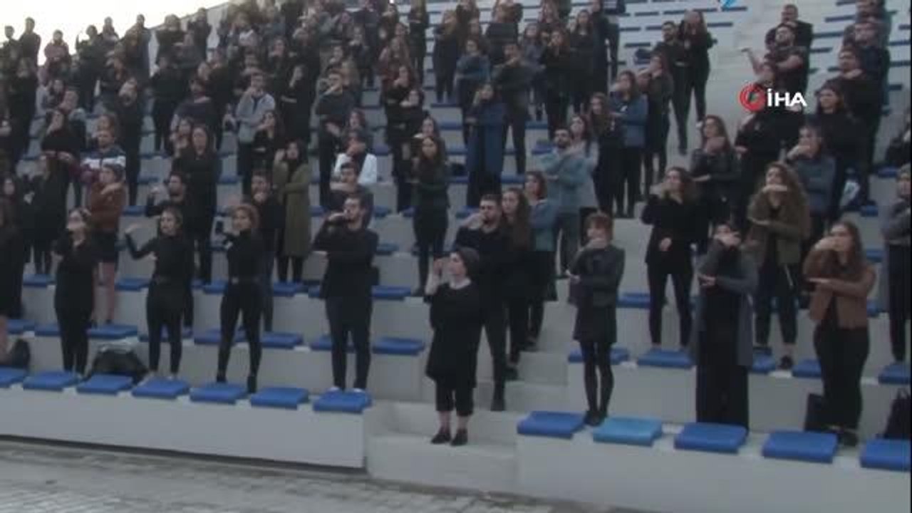 İstiklal Marşı'nı işaret diliyle seslendirdiler