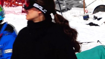 Kar ve güneşin keyfi Uludağ'da çıkar