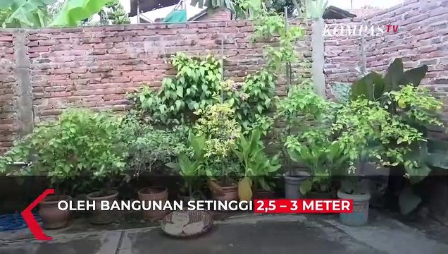 VIRAL! Akses Jalan Dibangun Tembok dan Rumah, Warga Keluar Rumah Lewat Jalur Selokan Air
