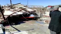 ADIYAMAN Adıyaman'da fırtına çatıları uçurdu, uçak seferleri iptal oldu