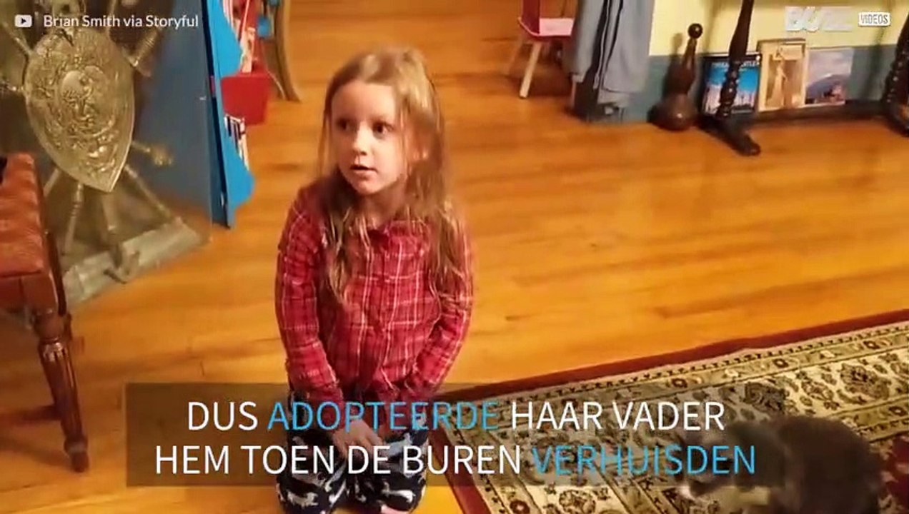 Meisje wordt emotioneel wanneer ouders kat van de buren adopteren