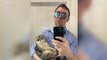 Baasje wisselt zonnebril met zijn kat tijdens Switch Challenge