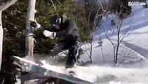 Snowboarder knalt tegen boom aan