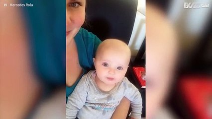 Baby probeert te beatboxen