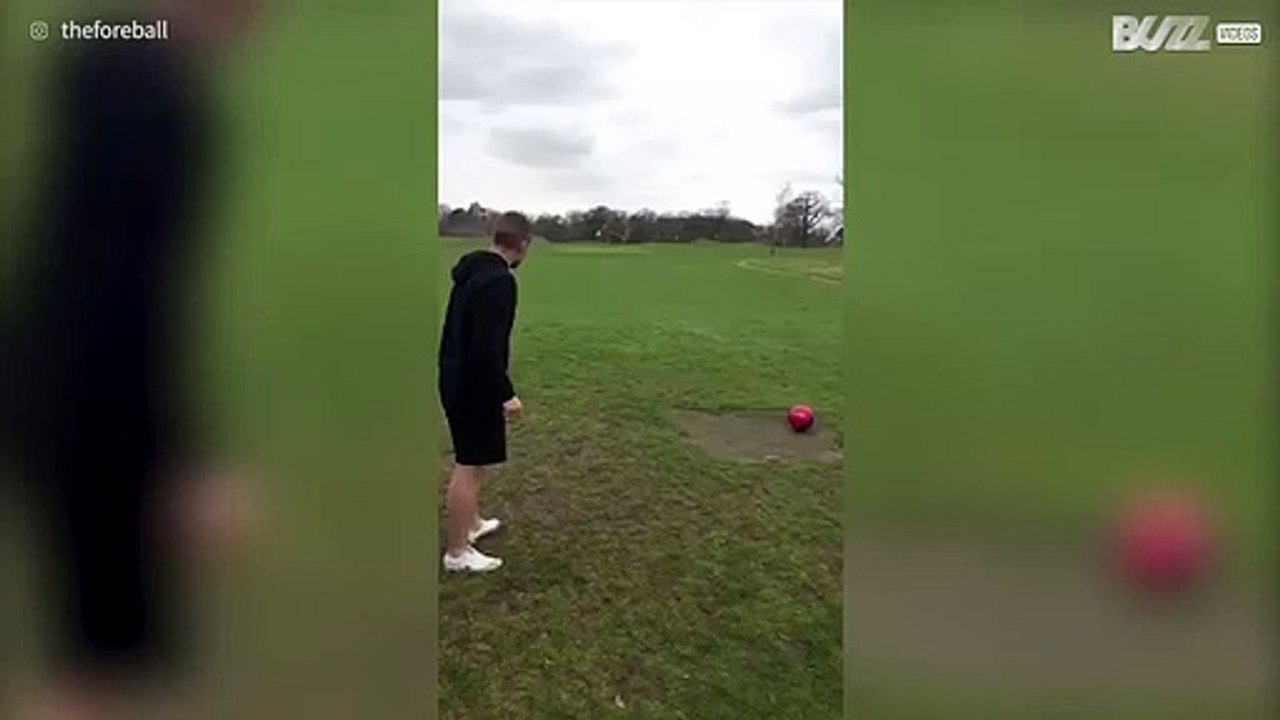 Potje voetgolfen gaat fout