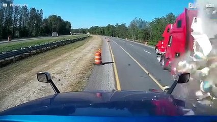 Vrachtwagen raakt stilstaande vrachtwagen