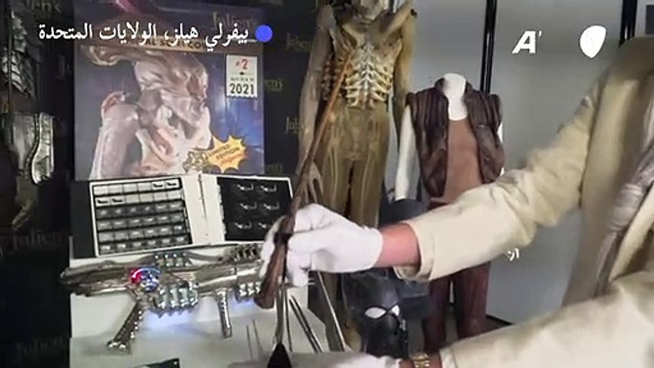 بدلة "سكارفايس" وعصا هاري بوتر ضمن 800 قطعة سينمائية في مزاد