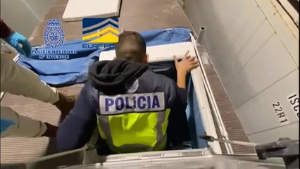 Interceptado en Málaga el primer semisumergible fabricado en Europa para el transporte de cocaína