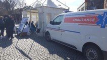 Kosova'da seyyar sağlık çadırlarında koronavirüs testi
