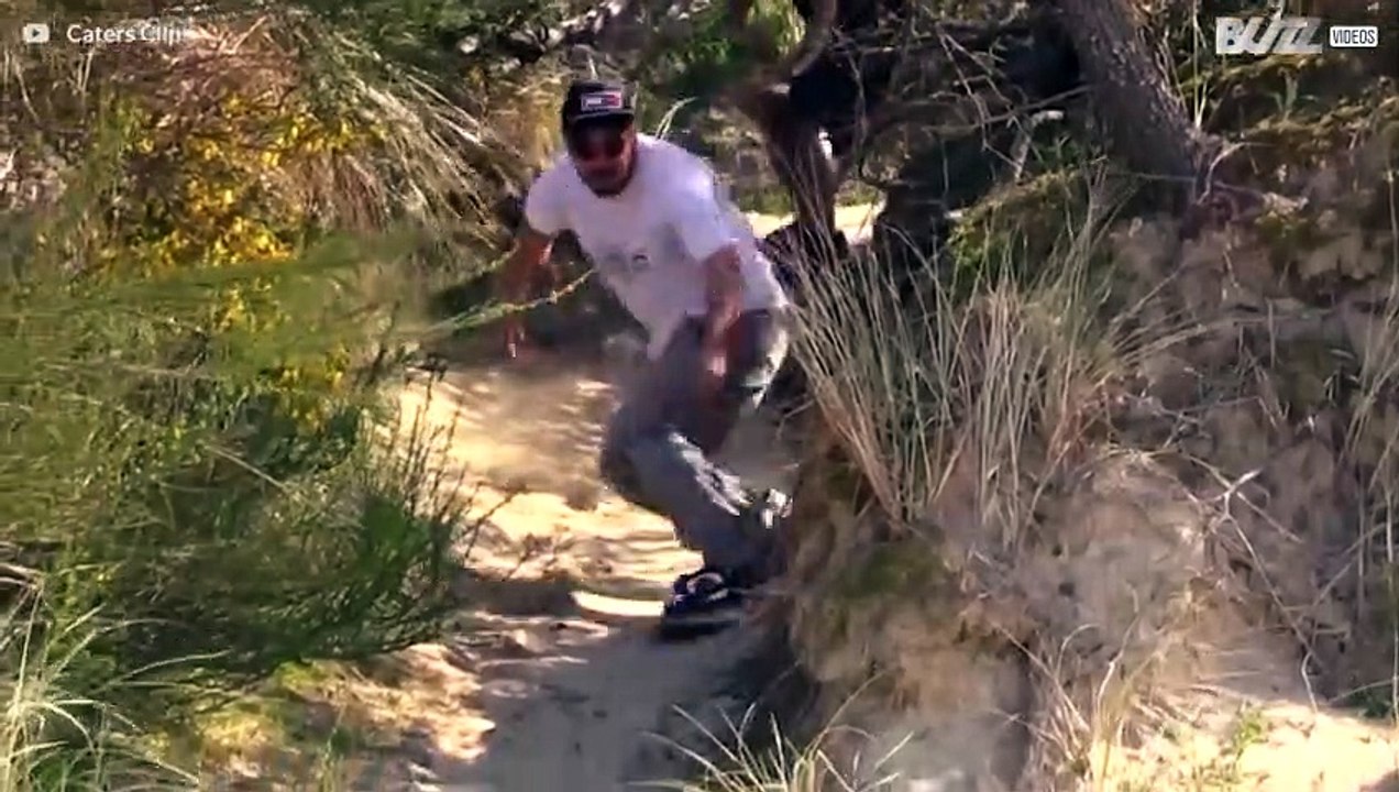 Manobras radicais de sandboarding em Óregon
