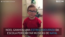 Noel Hopikins canta músicas de natal e recebe estrela dourada na escola