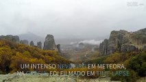 Misterioso nevoeiro filmado em time-lapse em Meteora, na Grécia