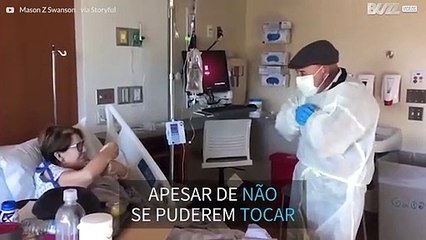 Casal celebra reencontro com um abraço... no ar!