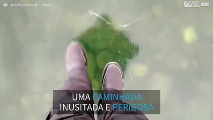 Homem se arrisca para filmar caminhada em lago congelado