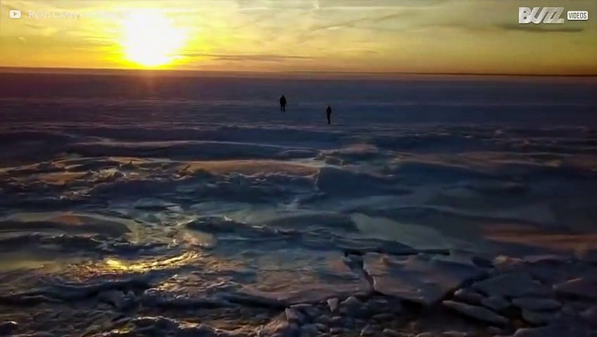 Drone filma praia em Massachusetts completamente congelada