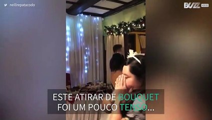 Bouquet da noiva causa tensão em casamento!
