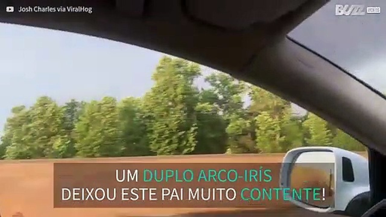 Pai fica muito excitado ao ver um duplo arco-íris