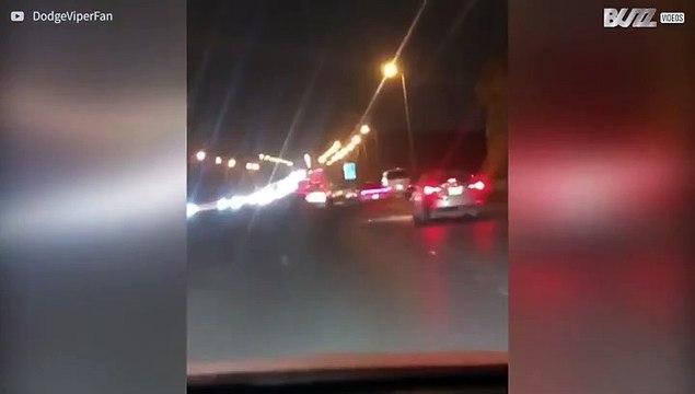 Homem capta enorme desentendimento entre dois condutores na estrada