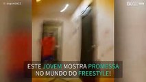 Jovem tem talento incrível com uma bola