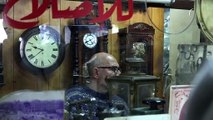 رحلة عبر الزمن في محل بابازيان الأرميني العريق للساعات في القاهرة