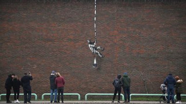 The artist Banksy creates a graffiti in the old prison of Oscar Wilde