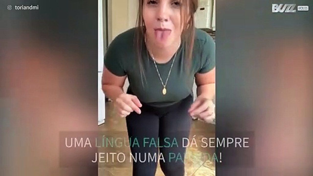 Língua falsa é usada em partida hilariante!