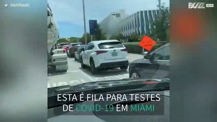 Carros formam fila gigante para testes de COVID-19 em Miami