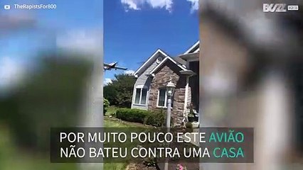 Avião passa demasiado perto de uma casa