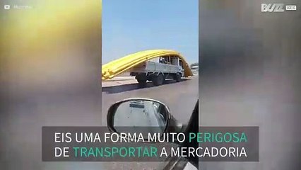 Camião transporta mercadoria de forma perigosa