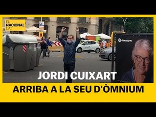 Download Video: Jordi Cuixart arriba a la seu d'Òmnium