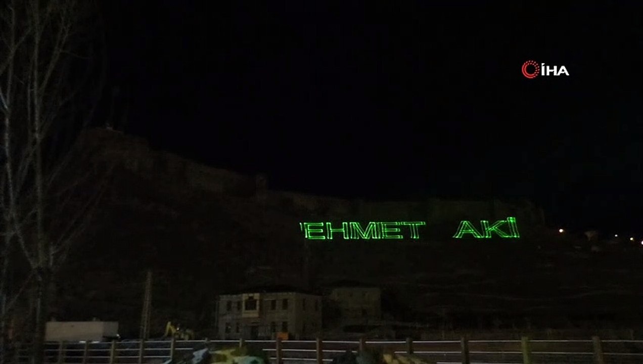 Kars'ta bayrak ve Atatürk temalı lazer gösterisi
