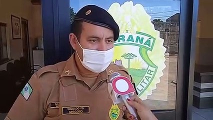 Video herunterladen: Homem entra em luta corporal com PMs em Umuarama e acaba preso