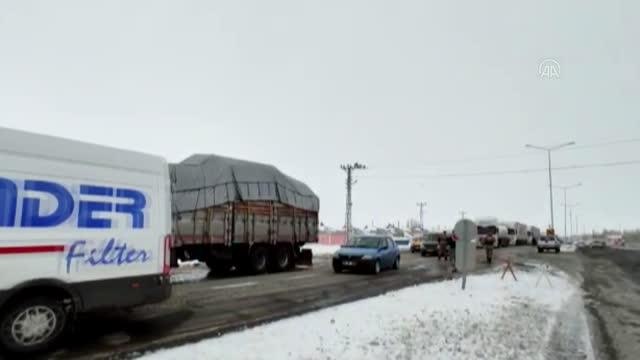 Tipi nedeniyle kapanan Ağrı-İran kara yolu ulaşıma açıldı
