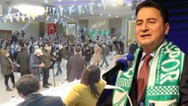 Babacan'ın katıldığı DEVA Partisi kongresinde parti görevlileri ve gazeteciler arasında gerginlik