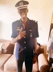 Les dernières minutes entre  le capitaine Touré et sa famille avant d aller se faire arrêter  pour 45 jours