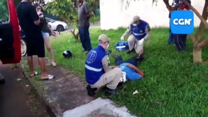 Video herunterladen: Motociclista de 23 anos colide com Cruze e sofre grave laceração na perna direita no Bairro Cataratas