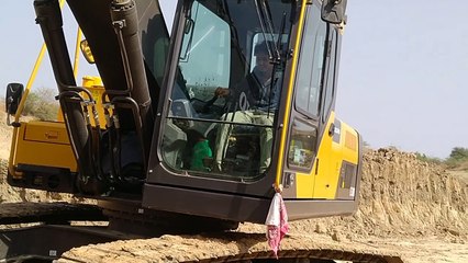 छोटा बच्चा मशीन कैसे चलाता है गाड़ी को लोडिंग