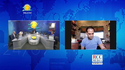 Holi Matos reconoce los valores morales de Josefa Castillo Superintendente de Seguros.