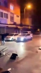 Adana’da müşterilerine ceza kesilen esnaf öfkelenince masa sandalyelerini sokağa fırlattı