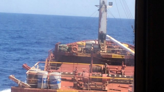 Left hand propeller gemisi yükünü almış tıkır tıkır çalışıyor limana gidiyor