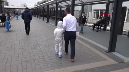 TRABZON Küçük Tuğçe, filyasyon tulumu giyip doktor annesine sürpriz yaptı