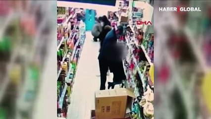 Markette iğrenç olay! O anlar kamerada