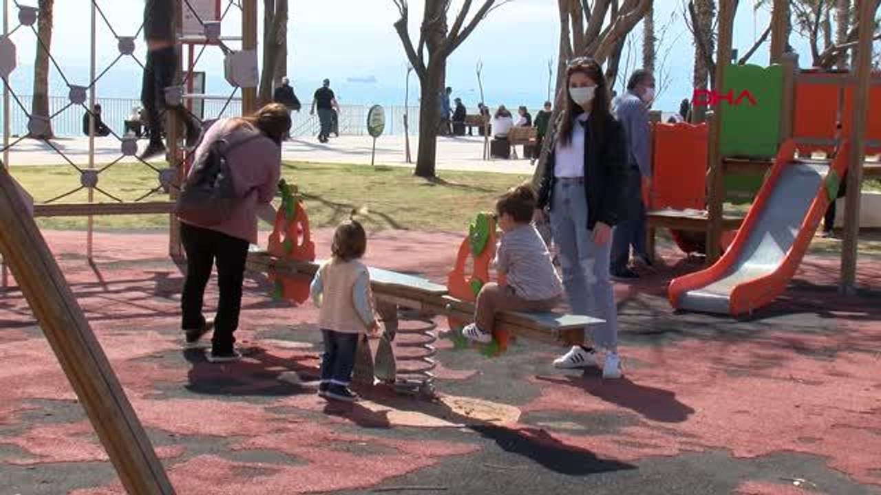 ANTALYA Güneşli hava virüsü unutturdu, sahil ve parklar doldu