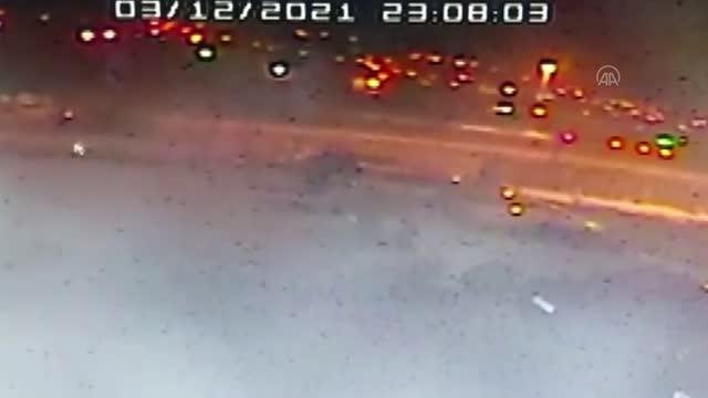 Son dakika haber... Otomobille midibüs çarpıştı: 2 ölü, 3 yaralı